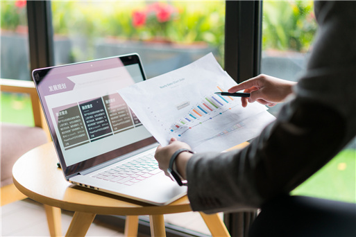 ���M����