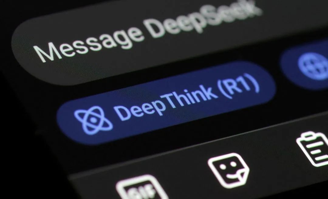 DeepSeek+����ͨ�ھ��ͷ����t(y��)���I�N����������֮��